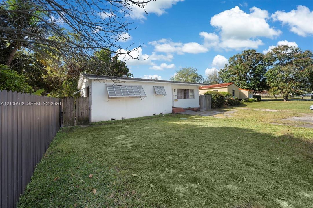 En Venta: $765,000 (3 camas, 2 baños, 1304 Pies cuadrados)