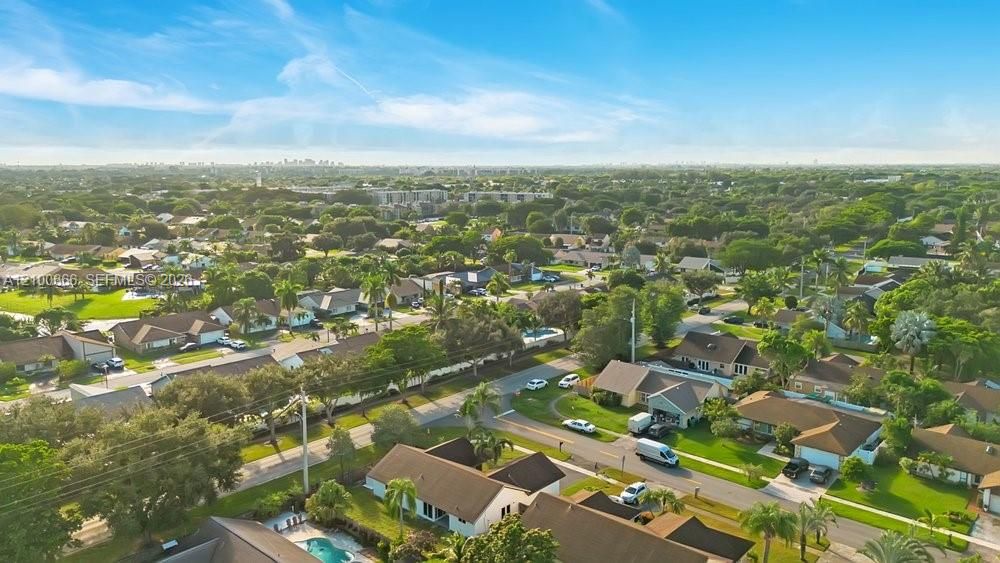 На продажу: $599,000 (3 спален, 2 ванн, 1716 Квадратных фут)