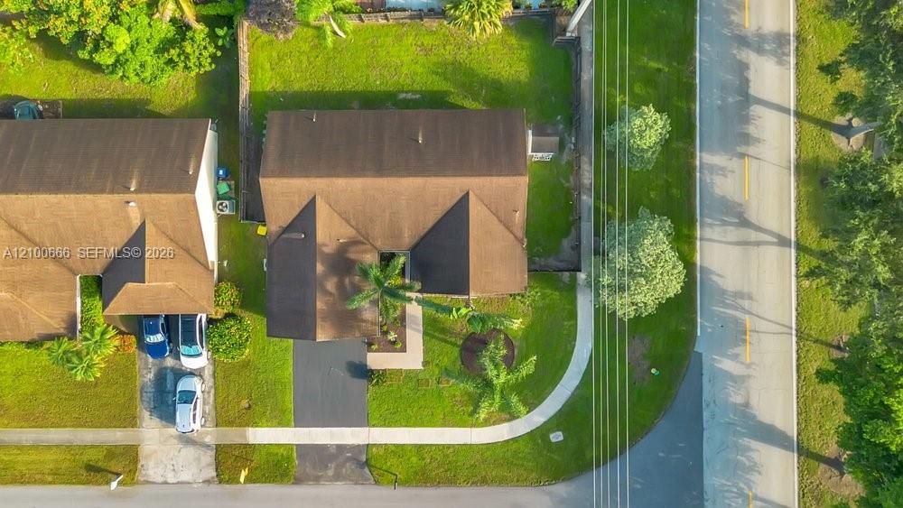 На продажу: $599,000 (3 спален, 2 ванн, 1716 Квадратных фут)