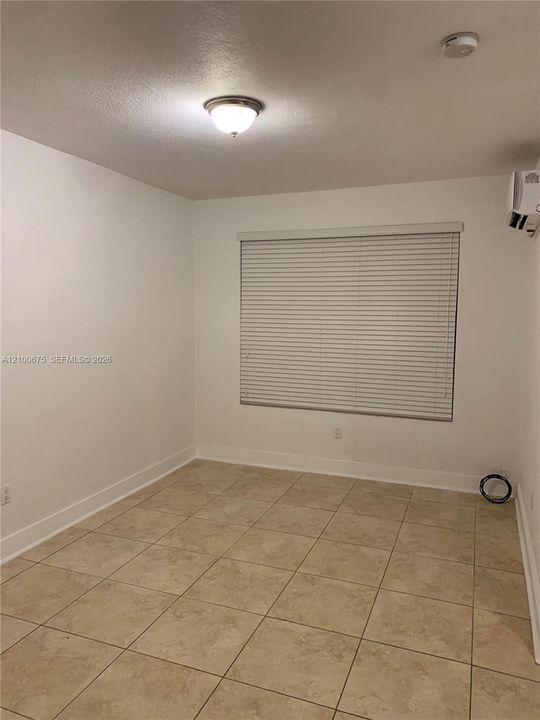 En Renta: $1,300 (0 camas, 1 baños, 250 Pies cuadrados)