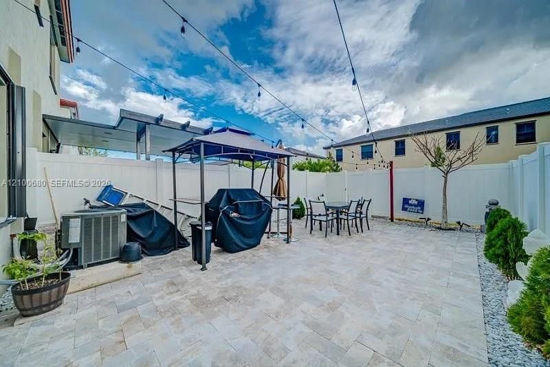 В аренду: $3,195 (3 спален, 2 ванн, 1412 Квадратных фут)
