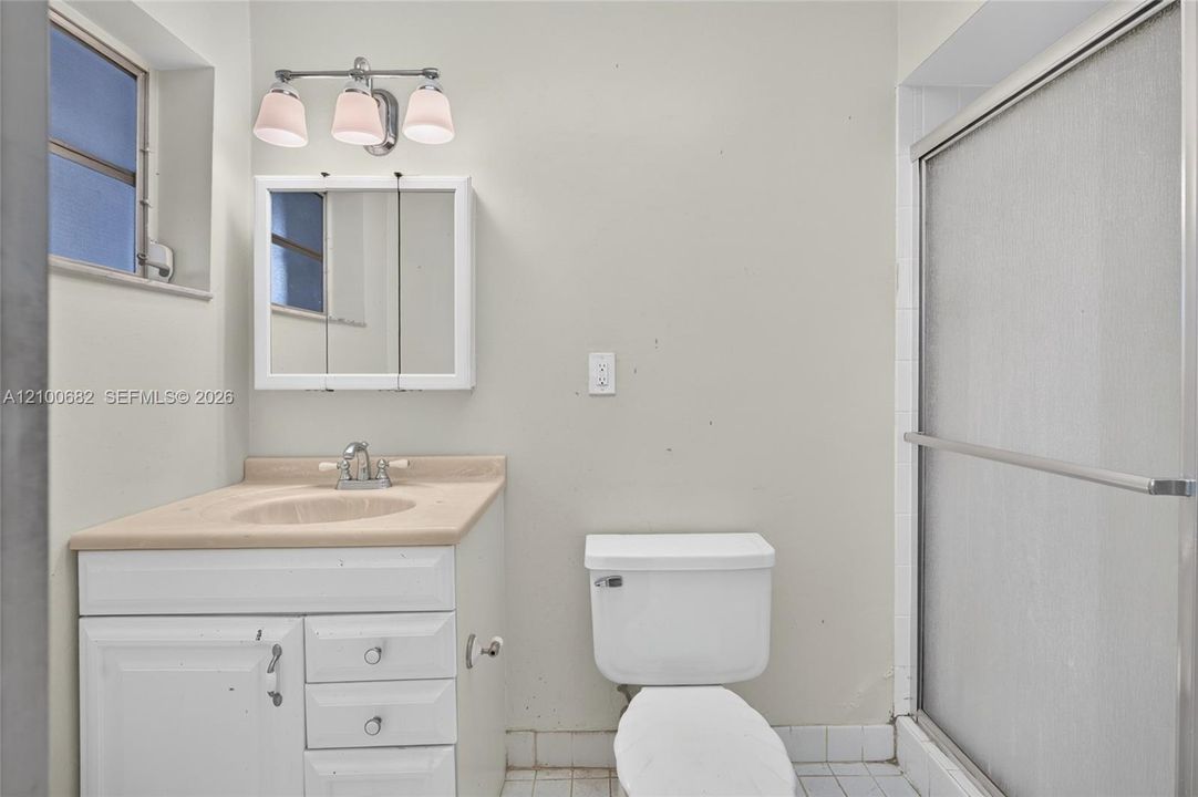 Main bathroom with a walk-in shower*