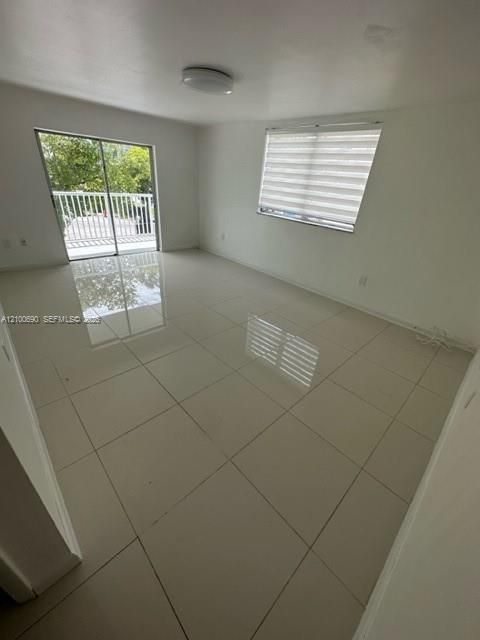 В аренду: $2,400 (2 спален, 2 ванн, 970 Квадратных фут)
