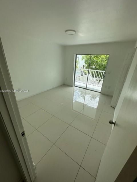 В аренду: $2,400 (2 спален, 2 ванн, 970 Квадратных фут)