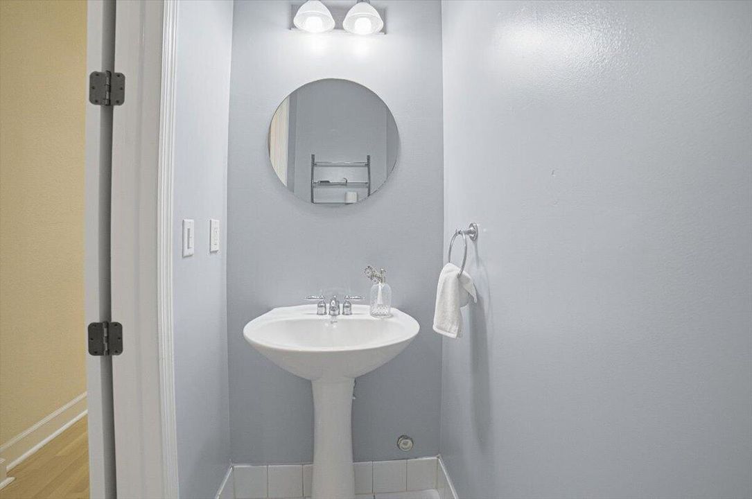 16-Guest Bathroom