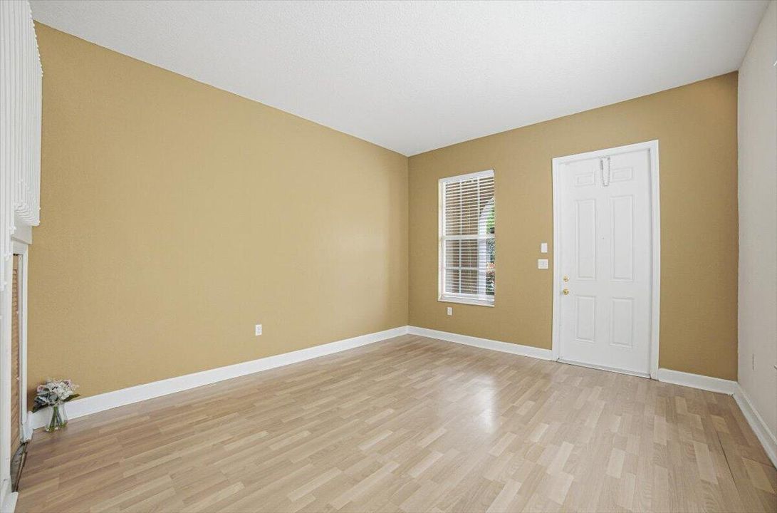 07-Livingroom-B