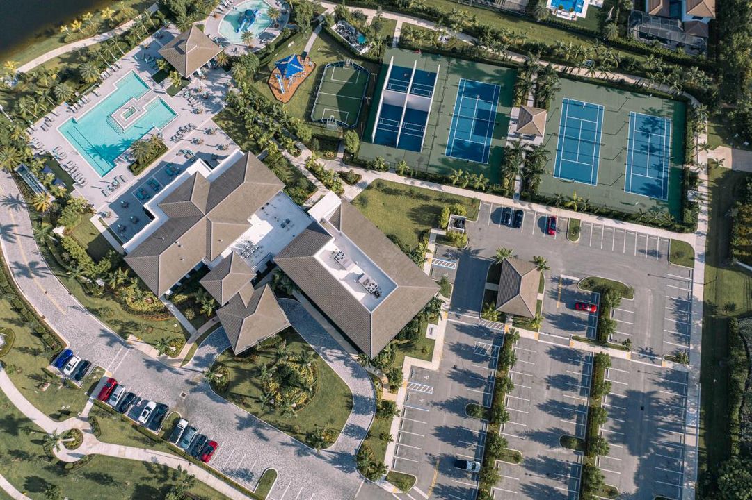 Clubhousedrone