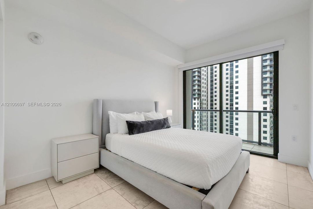 For Rent: $4,700 (2 beds, 2 baths, 907 Square Feet)