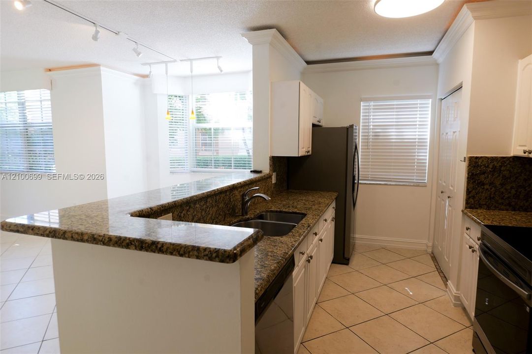 For Rent: $4,250 (3 beds, 2 baths, 1350 Square Feet)