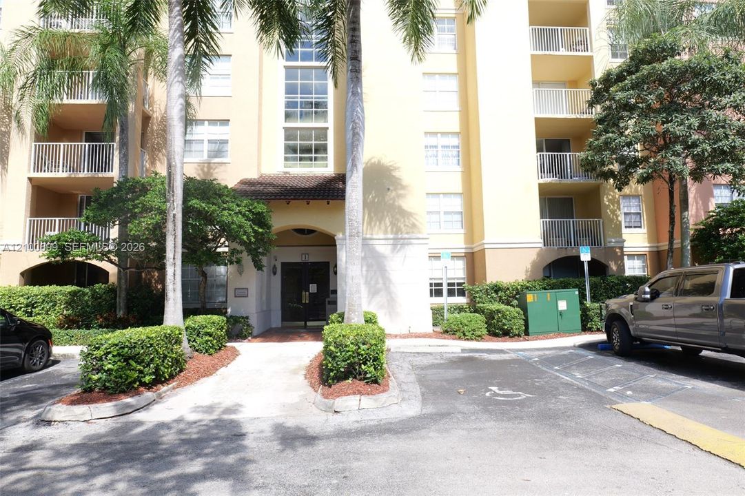 For Rent: $4,250 (3 beds, 2 baths, 1350 Square Feet)