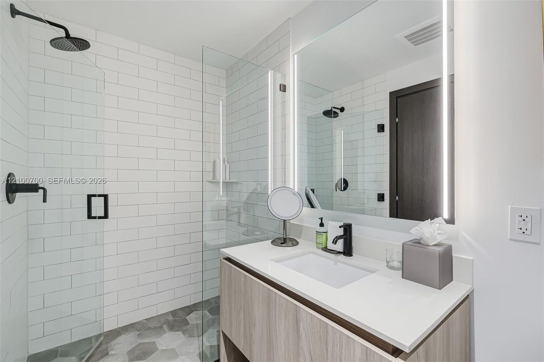 En Venta: $1,999,000 (4 camas, 4 baños, 1761 Pies cuadrados)