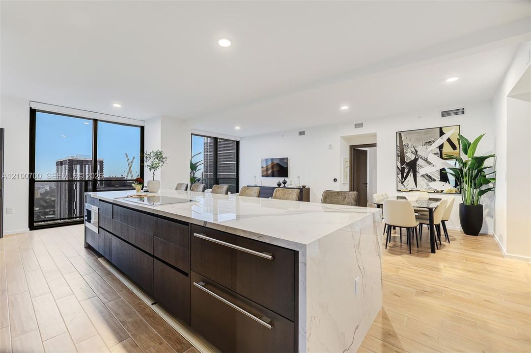 En Venta: $1,999,000 (4 camas, 4 baños, 1761 Pies cuadrados)