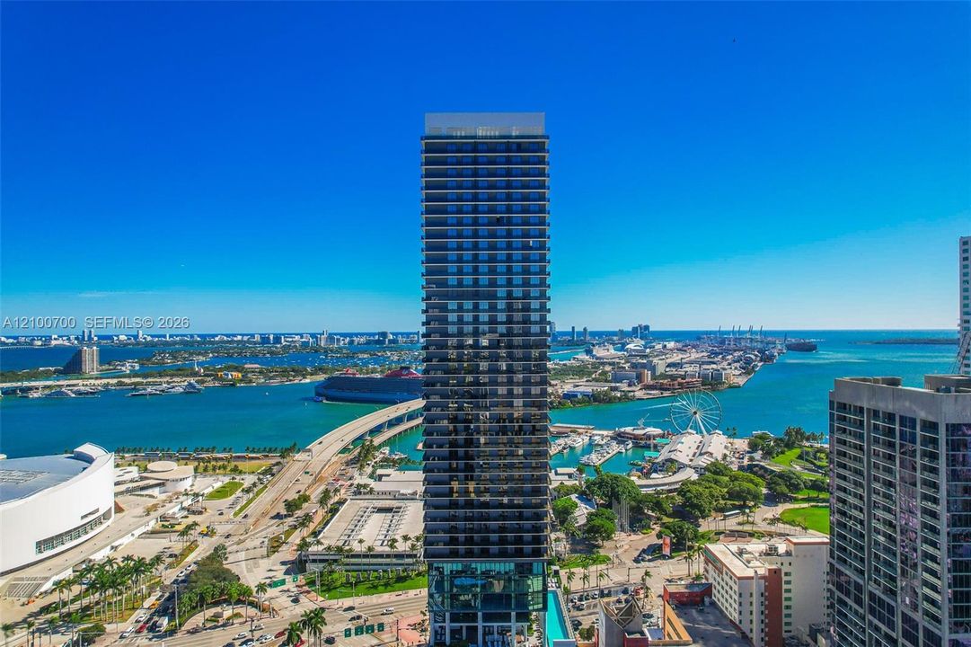 En Venta: $1,999,000 (4 camas, 4 baños, 1761 Pies cuadrados)