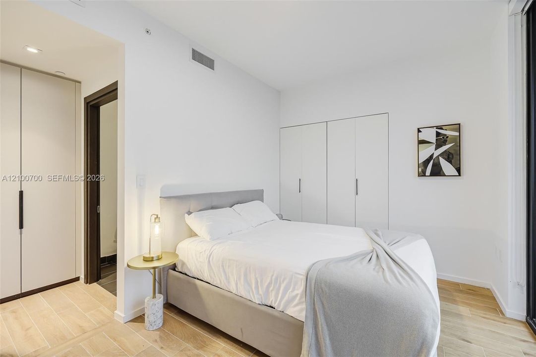 En Venta: $1,999,000 (4 camas, 4 baños, 1761 Pies cuadrados)