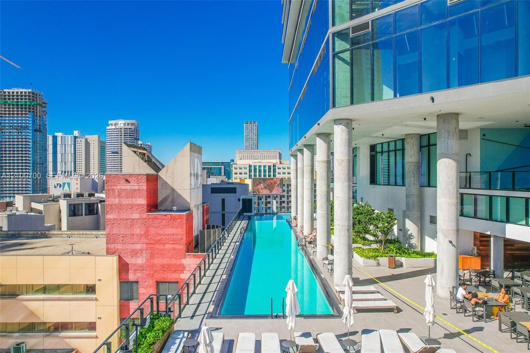 En Venta: $1,999,000 (4 camas, 4 baños, 1761 Pies cuadrados)