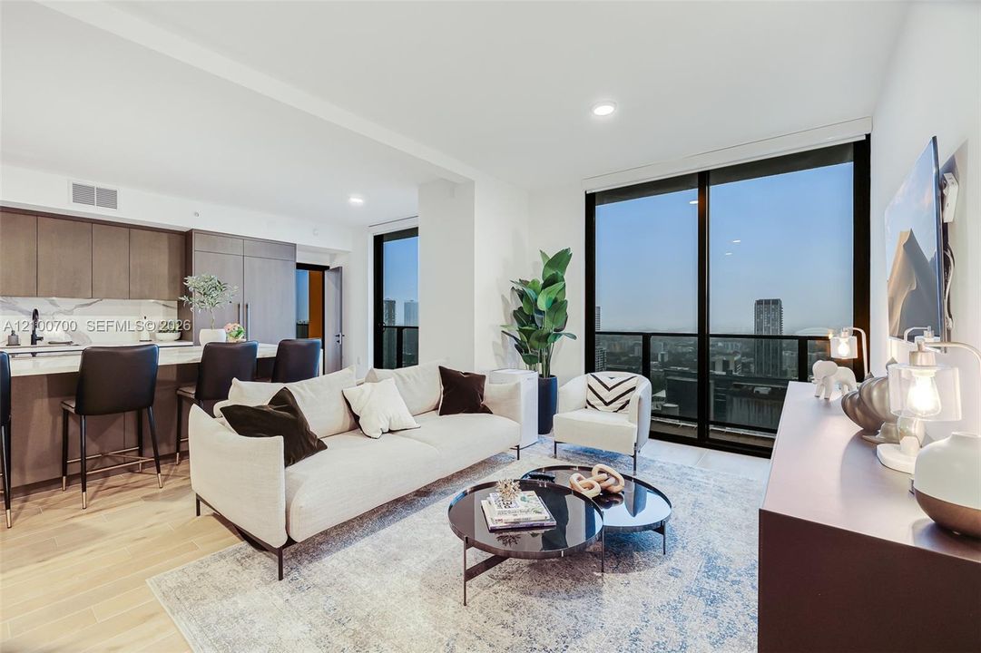 En Venta: $1,999,000 (4 camas, 4 baños, 1761 Pies cuadrados)