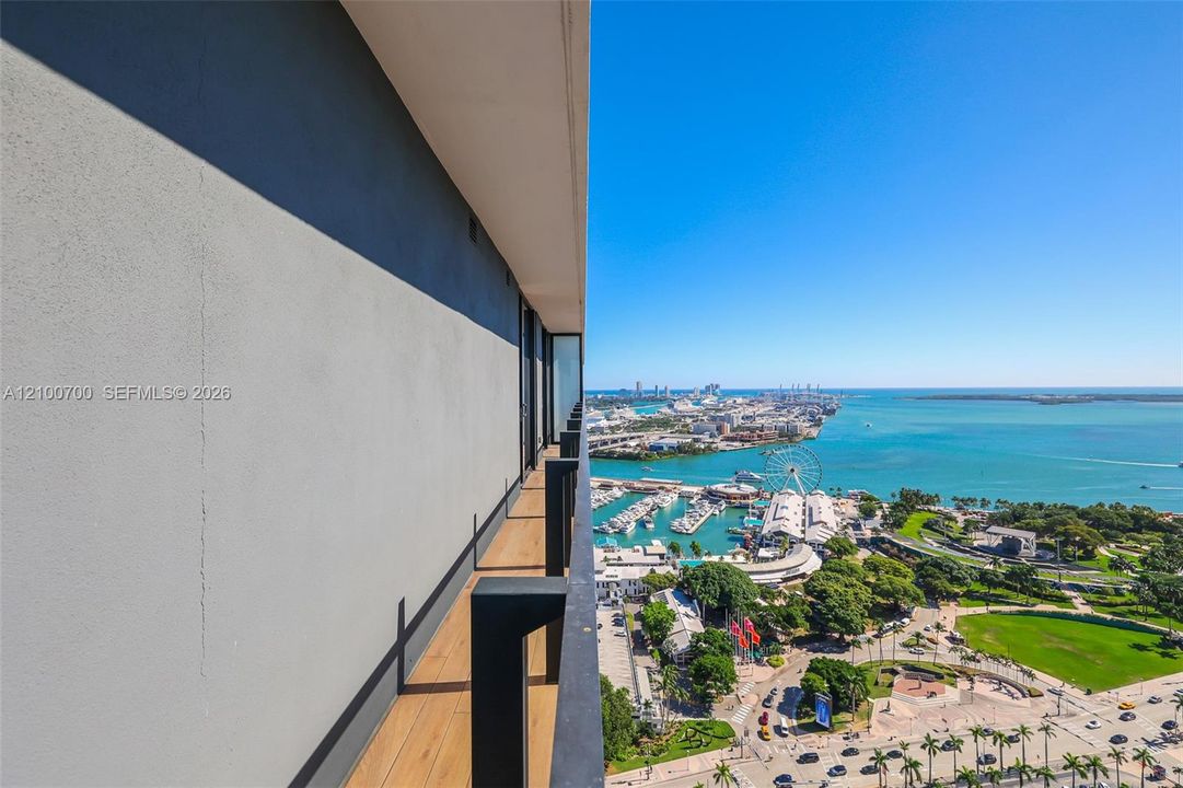 En Venta: $1,999,000 (4 camas, 4 baños, 1761 Pies cuadrados)