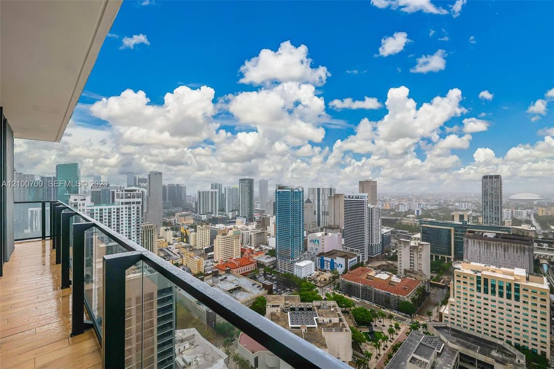 En Venta: $1,999,000 (4 camas, 4 baños, 1761 Pies cuadrados)