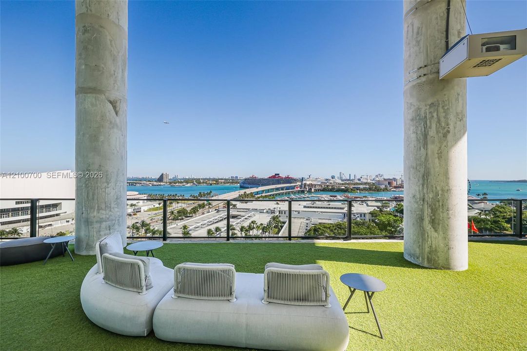 En Venta: $1,999,000 (4 camas, 4 baños, 1761 Pies cuadrados)
