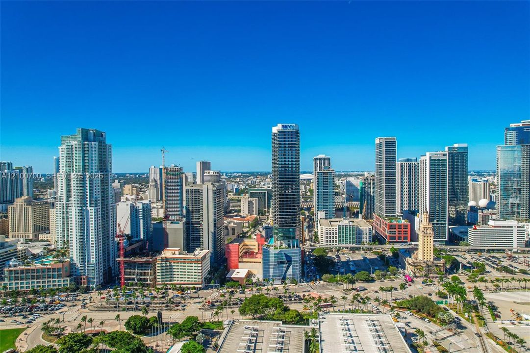 En Venta: $1,999,000 (4 camas, 4 baños, 1761 Pies cuadrados)