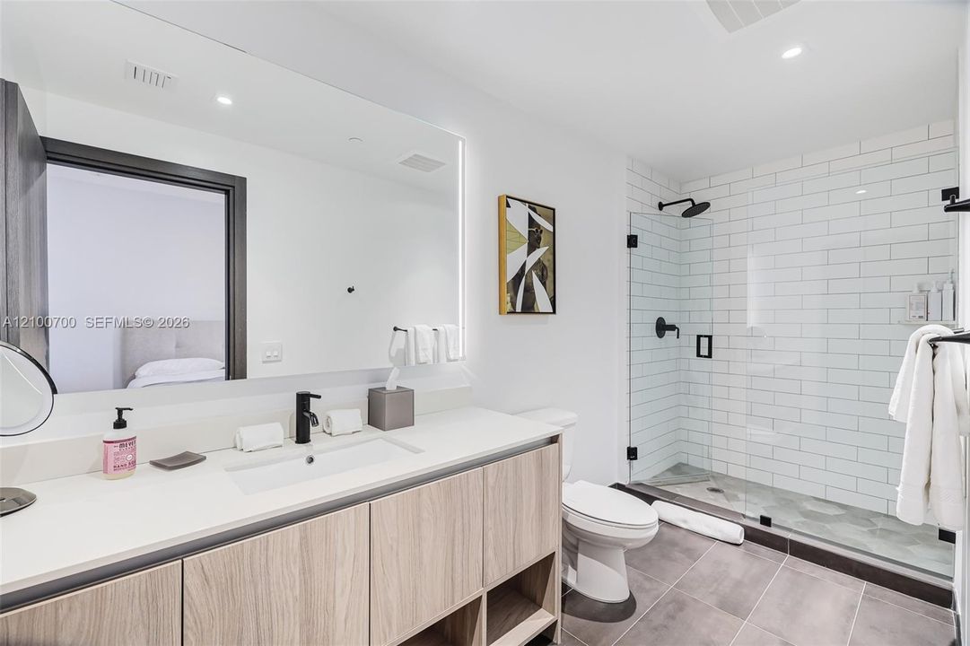 En Venta: $1,999,000 (4 camas, 4 baños, 1761 Pies cuadrados)