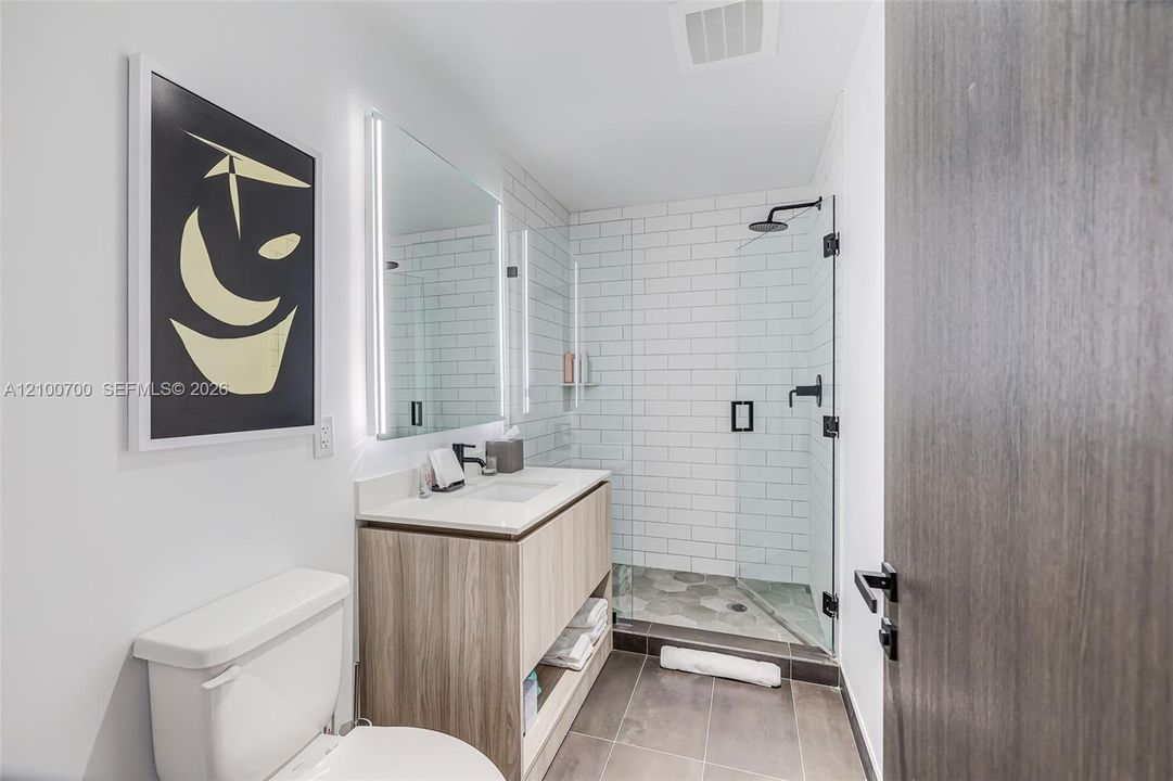 En Venta: $1,999,000 (4 camas, 4 baños, 1761 Pies cuadrados)