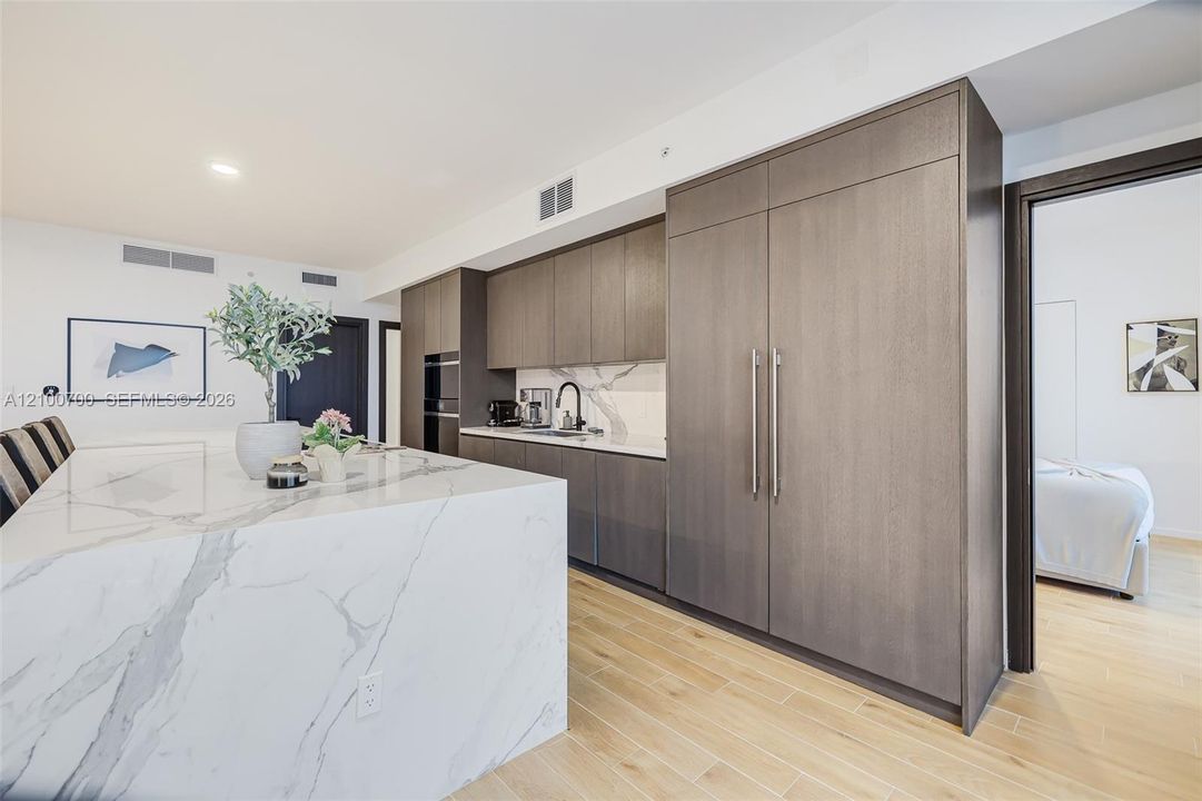 En Venta: $1,999,000 (4 camas, 4 baños, 1761 Pies cuadrados)