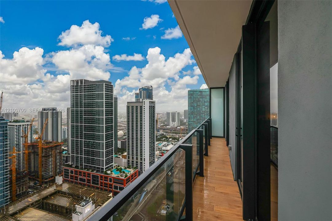 En Venta: $1,999,000 (4 camas, 4 baños, 1761 Pies cuadrados)