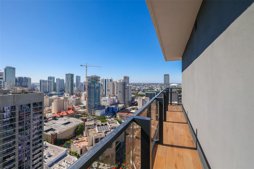 En Venta: $1,999,000 (4 camas, 4 baños, 1761 Pies cuadrados)