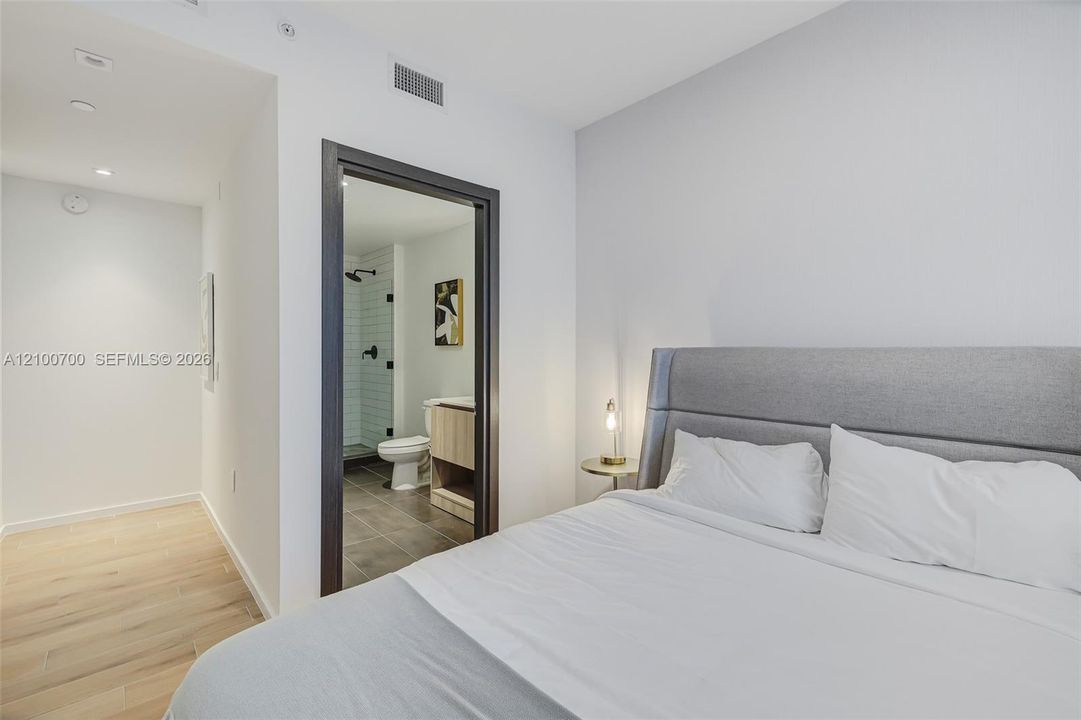 En Venta: $1,999,000 (4 camas, 4 baños, 1761 Pies cuadrados)