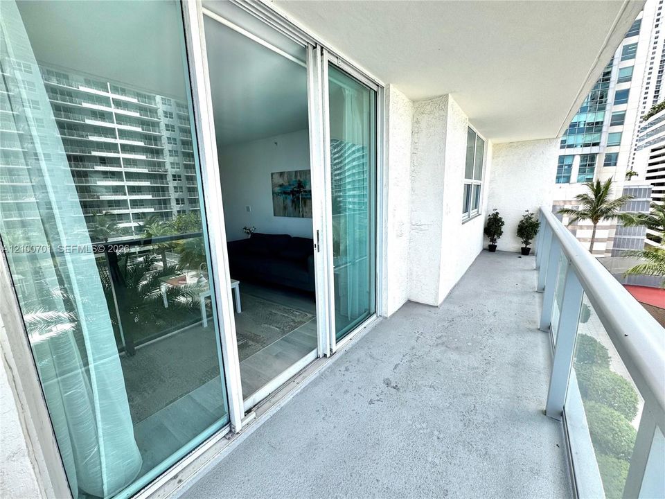For Rent: $3,200 (1 beds, 1 baths, 750 Square Feet)
