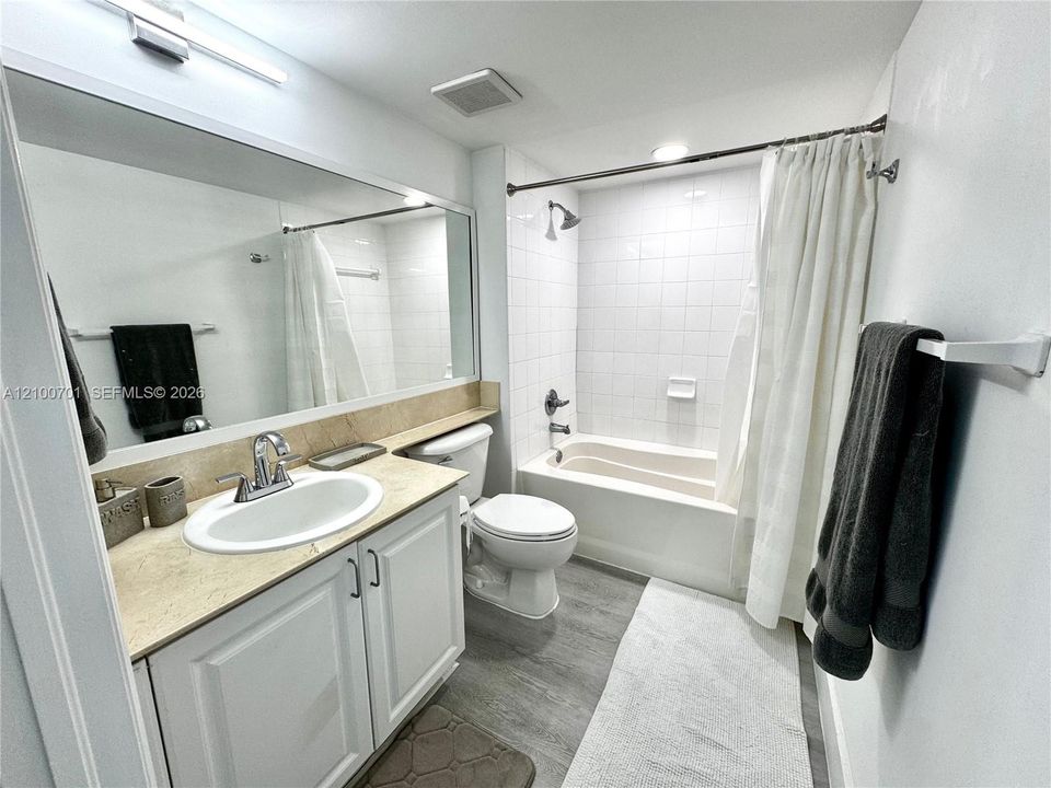 For Rent: $3,200 (1 beds, 1 baths, 750 Square Feet)