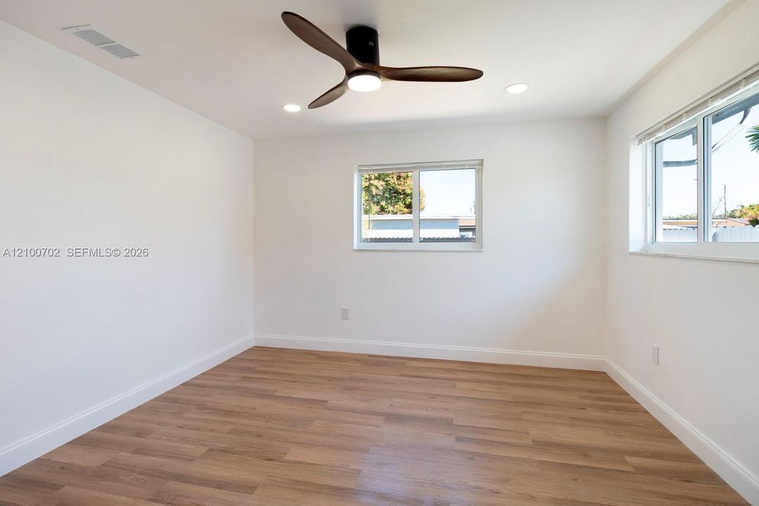В аренду: $4,800 (3 спален, 2 ванн, 1638 Квадратных фут)