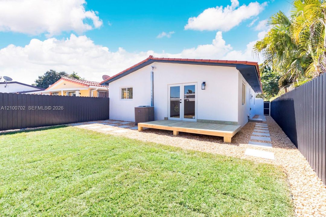 В аренду: $4,800 (3 спален, 2 ванн, 1638 Квадратных фут)