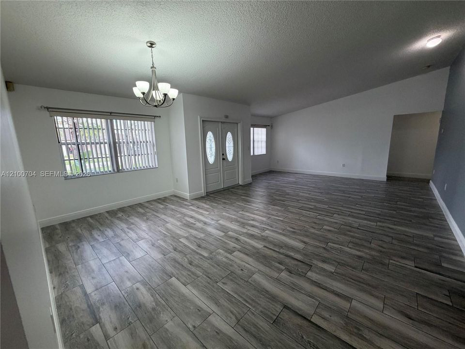 En Renta: $4,500 (4 camas, 3 baños, 2107 Pies cuadrados)