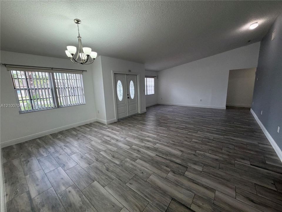 En Renta: $4,500 (4 camas, 3 baños, 2107 Pies cuadrados)