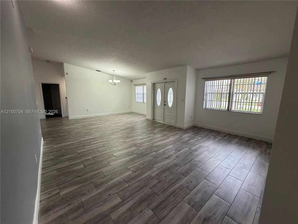 En Renta: $4,500 (4 camas, 3 baños, 2107 Pies cuadrados)