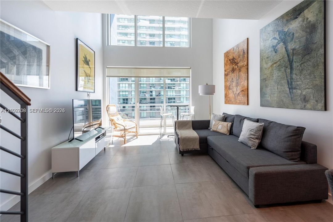 For Rent: $3,350 (1 beds, 1 baths, 877 Square Feet)