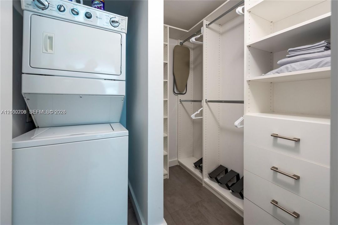 For Rent: $3,350 (1 beds, 1 baths, 877 Square Feet)