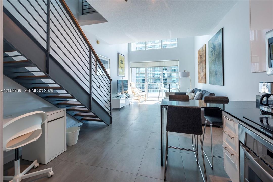 For Rent: $3,350 (1 beds, 1 baths, 877 Square Feet)