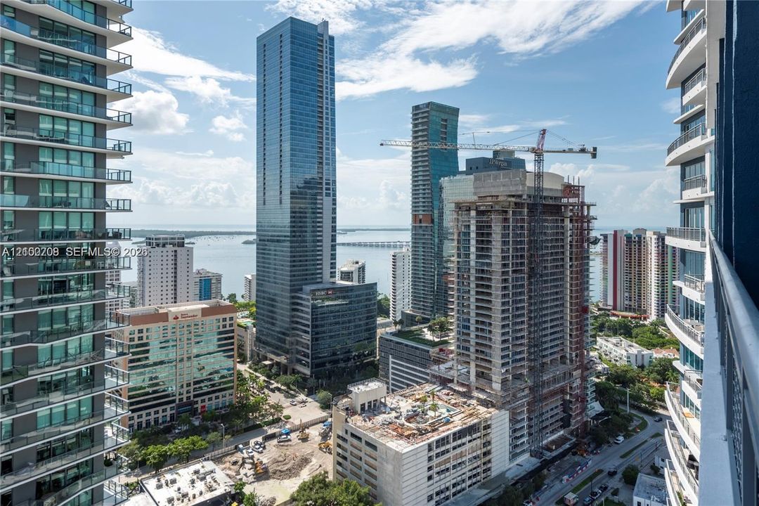 For Rent: $3,350 (1 beds, 1 baths, 877 Square Feet)