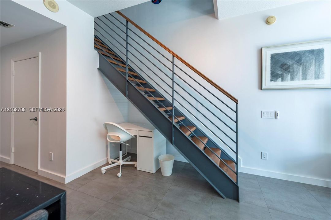 For Rent: $3,350 (1 beds, 1 baths, 877 Square Feet)