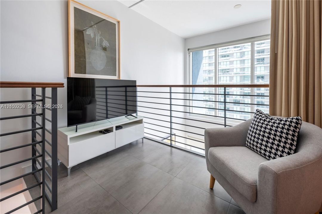 For Rent: $3,350 (1 beds, 1 baths, 877 Square Feet)