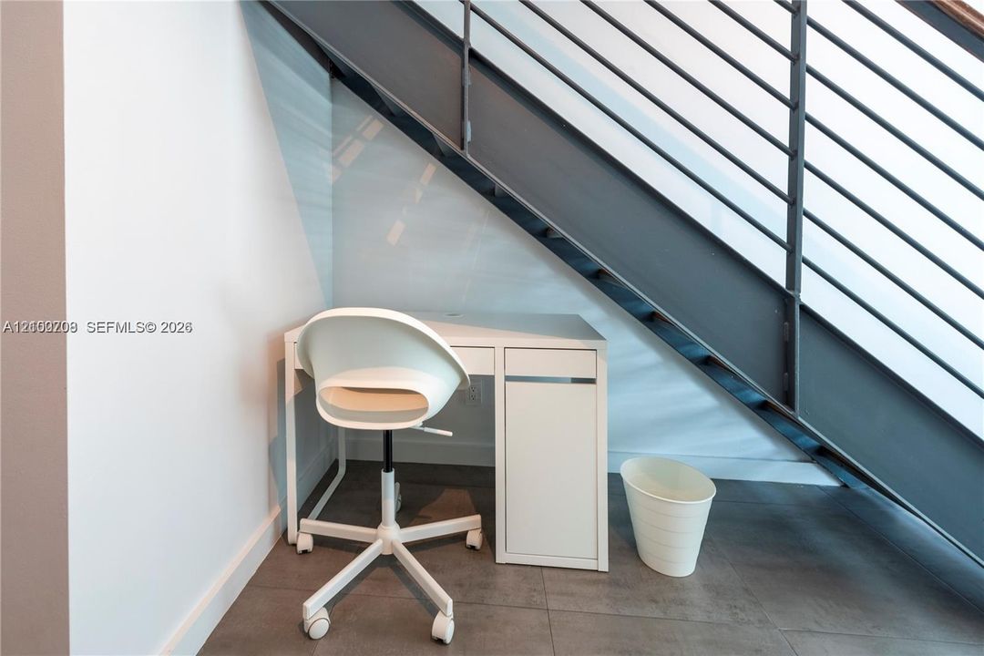 For Rent: $3,350 (1 beds, 1 baths, 877 Square Feet)