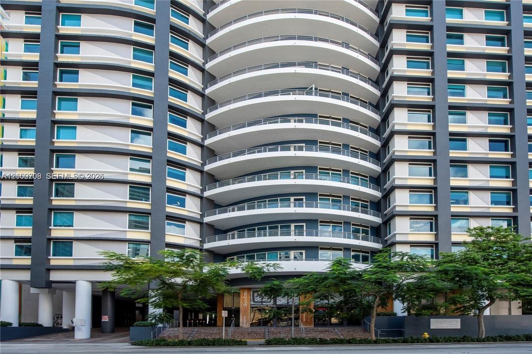 For Rent: $3,350 (1 beds, 1 baths, 877 Square Feet)