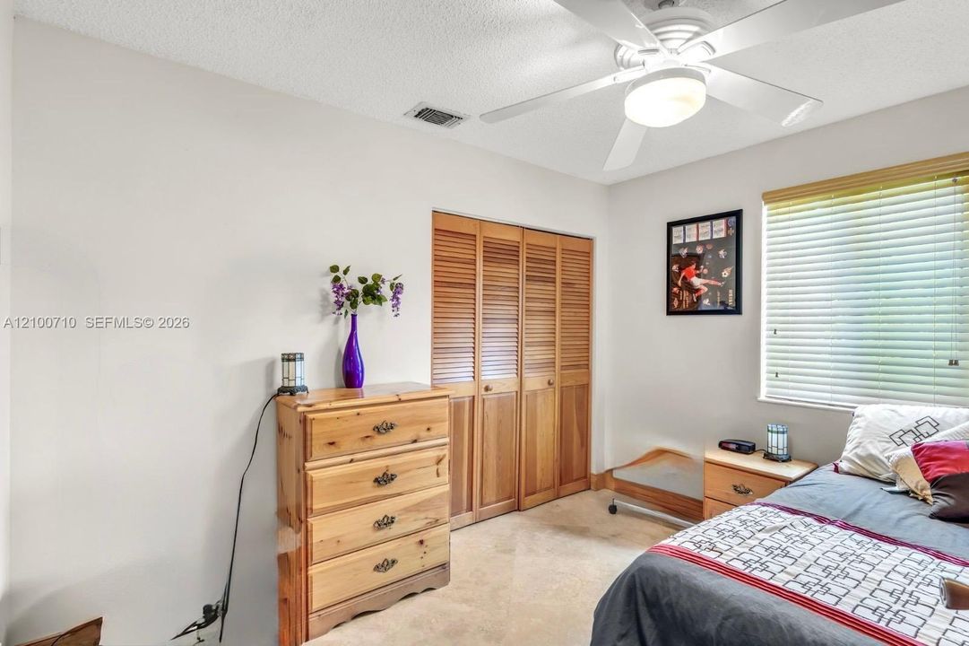 Activo con contrato: $599,999 (4 camas, 2 baños, 1665 Pies cuadrados)