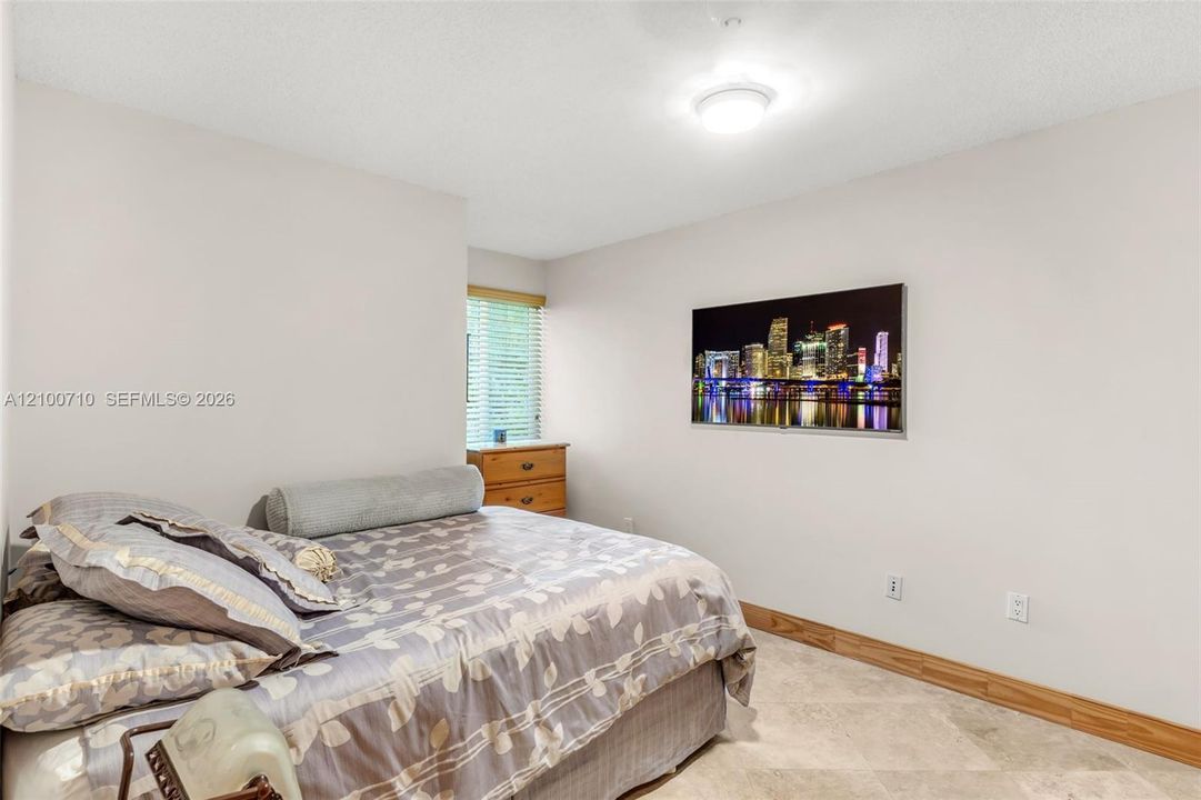 Activo con contrato: $599,999 (4 camas, 2 baños, 1665 Pies cuadrados)