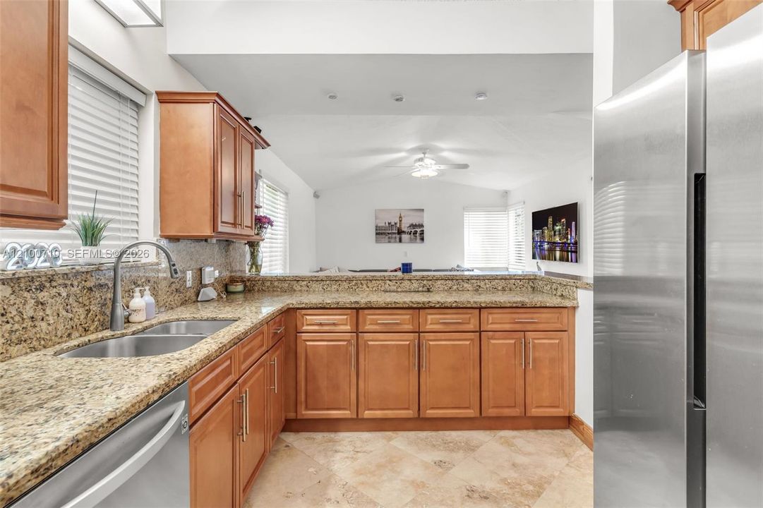 Activo con contrato: $599,999 (4 camas, 2 baños, 1665 Pies cuadrados)