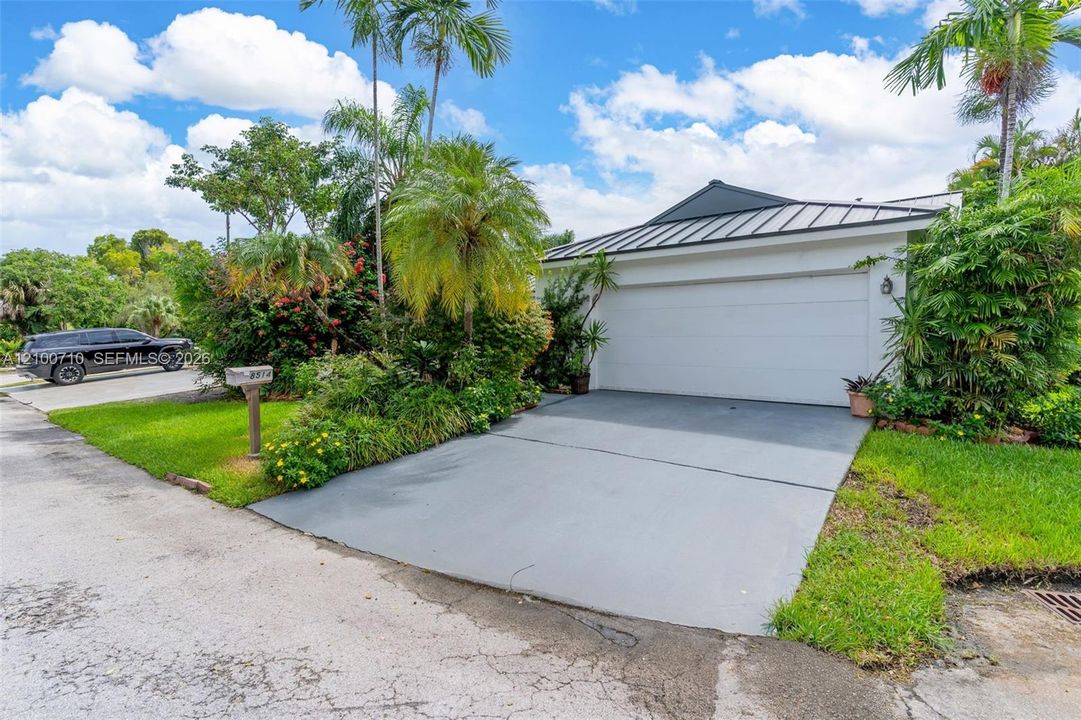 Activo con contrato: $599,999 (4 camas, 2 baños, 1665 Pies cuadrados)