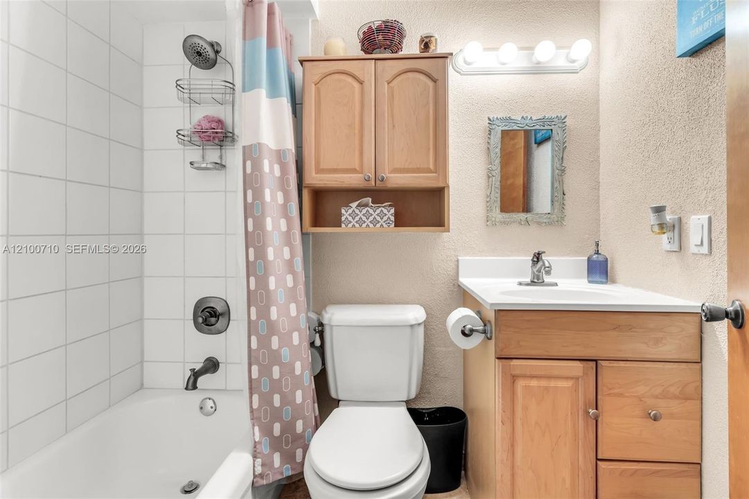 Activo con contrato: $599,999 (4 camas, 2 baños, 1665 Pies cuadrados)